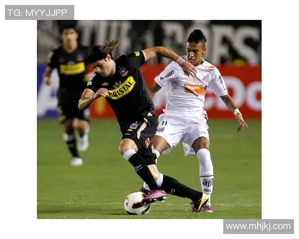 足球明星近距离视频揭秘他们的训练生活与场上瞬间的真实表现